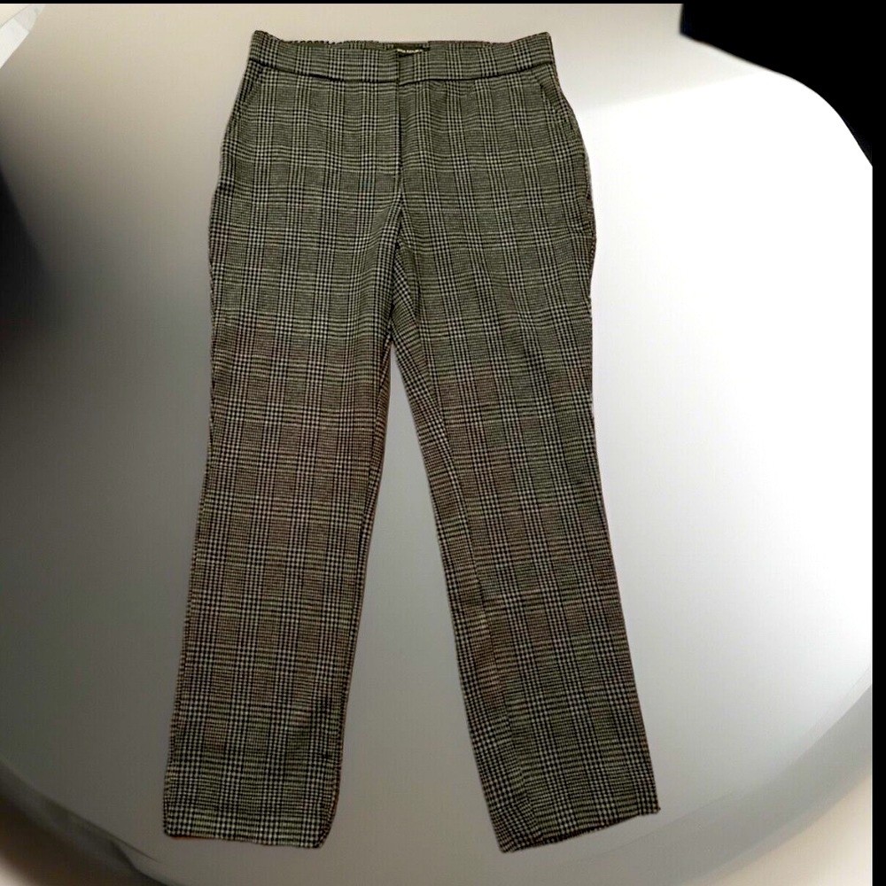 Banana Republic Ponte Pants Pleated front Grey With Black Stripes Sz 6 & 8